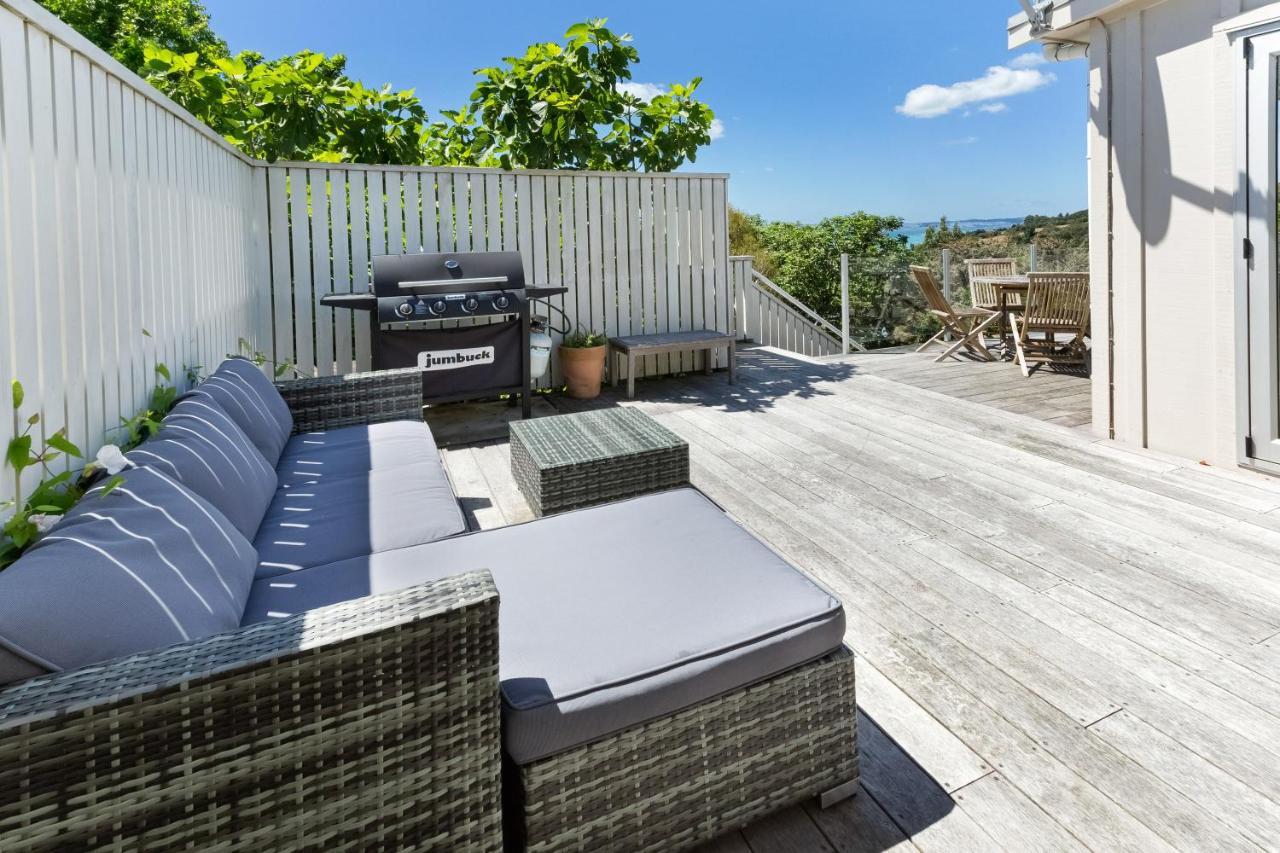 Tiri Cottage - Sea Views In Oneroa By Waiheke Unlimited Waiheke Island Exterior photo