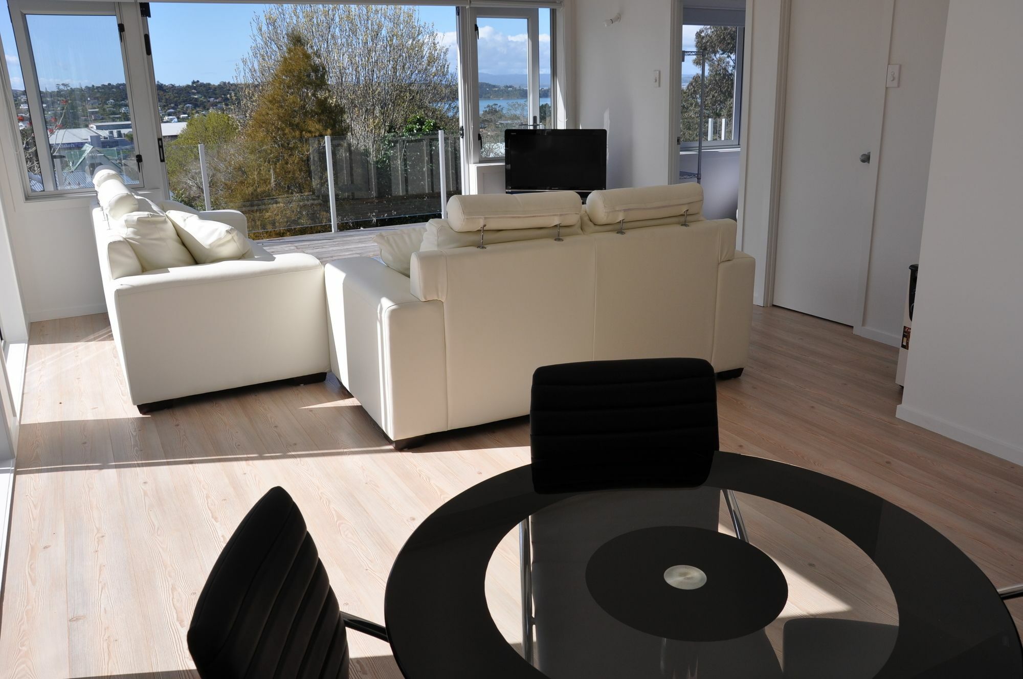 Tiri Cottage - Sea Views In Oneroa By Waiheke Unlimited Waiheke Island Exterior photo